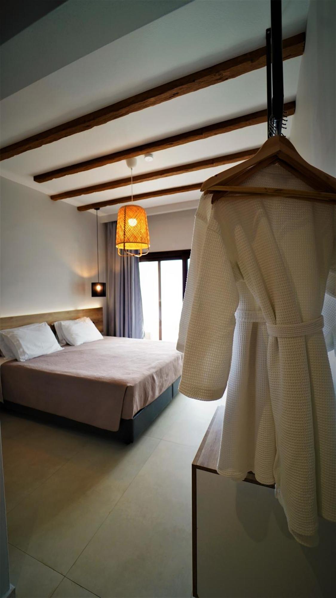 Aparthotel Enjoy Lichnos Bay Village, Camping, And